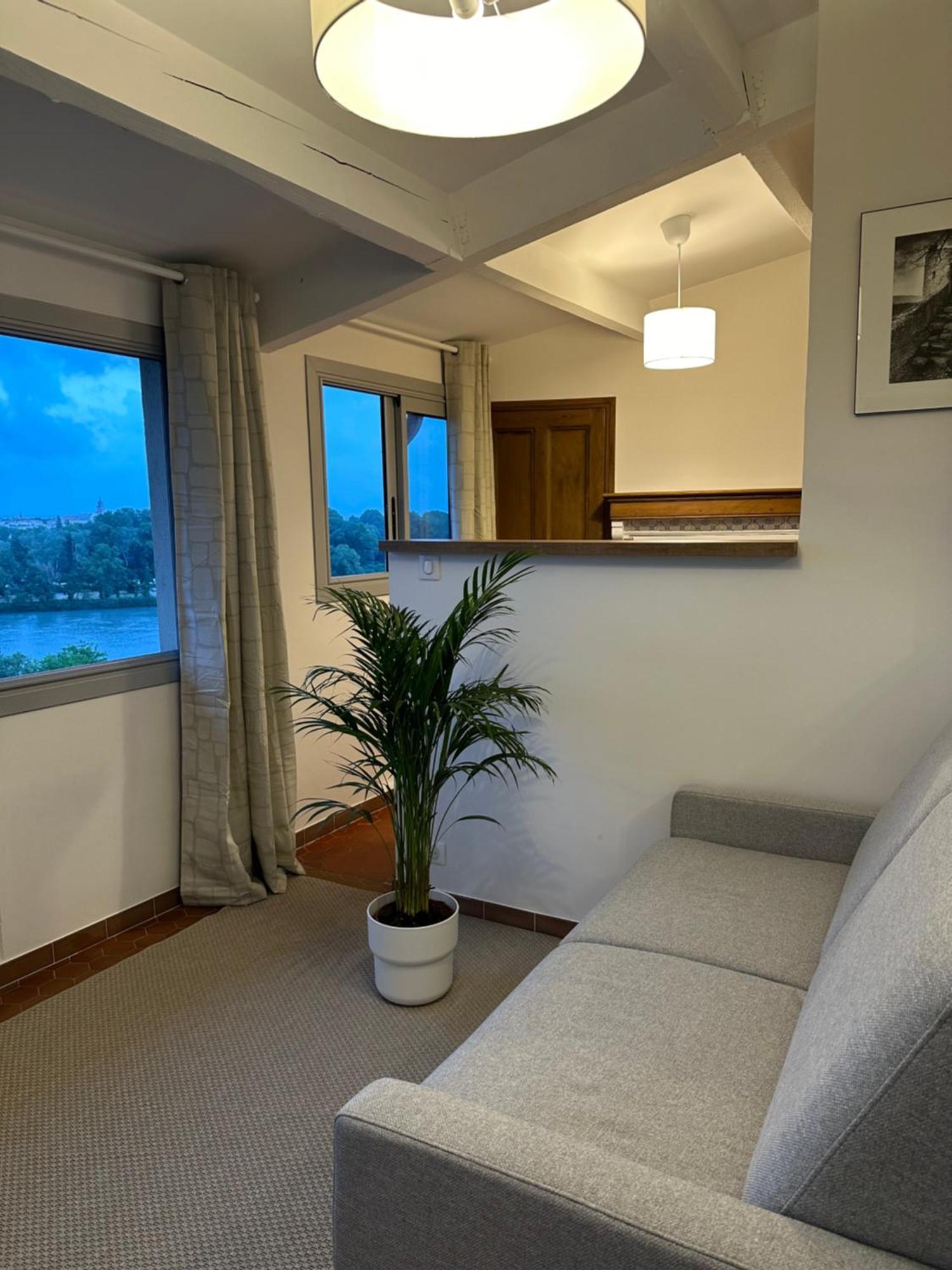 Charmante Petite Maison Avec Vue Panoramique, En Centre Historique, Proche D'Avignon, Ancienne, Renovee, Climatisee, Terrasse, Parking Public Gratuit Villeneuve-lès-Avignon Extérieur photo
