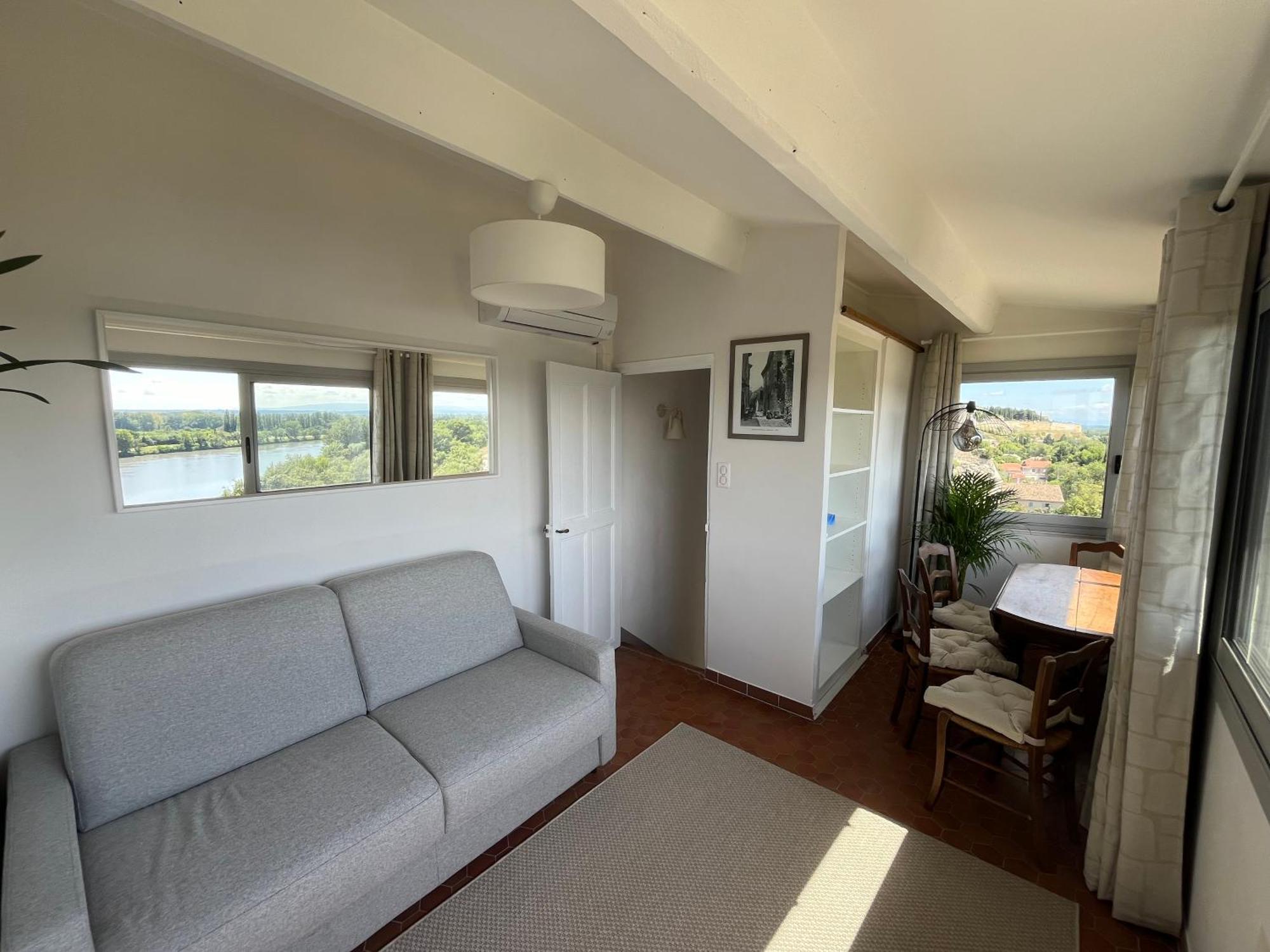 Charmante Petite Maison Avec Vue Panoramique, En Centre Historique, Proche D'Avignon, Ancienne, Renovee, Climatisee, Terrasse, Parking Public Gratuit Villeneuve-lès-Avignon Extérieur photo
