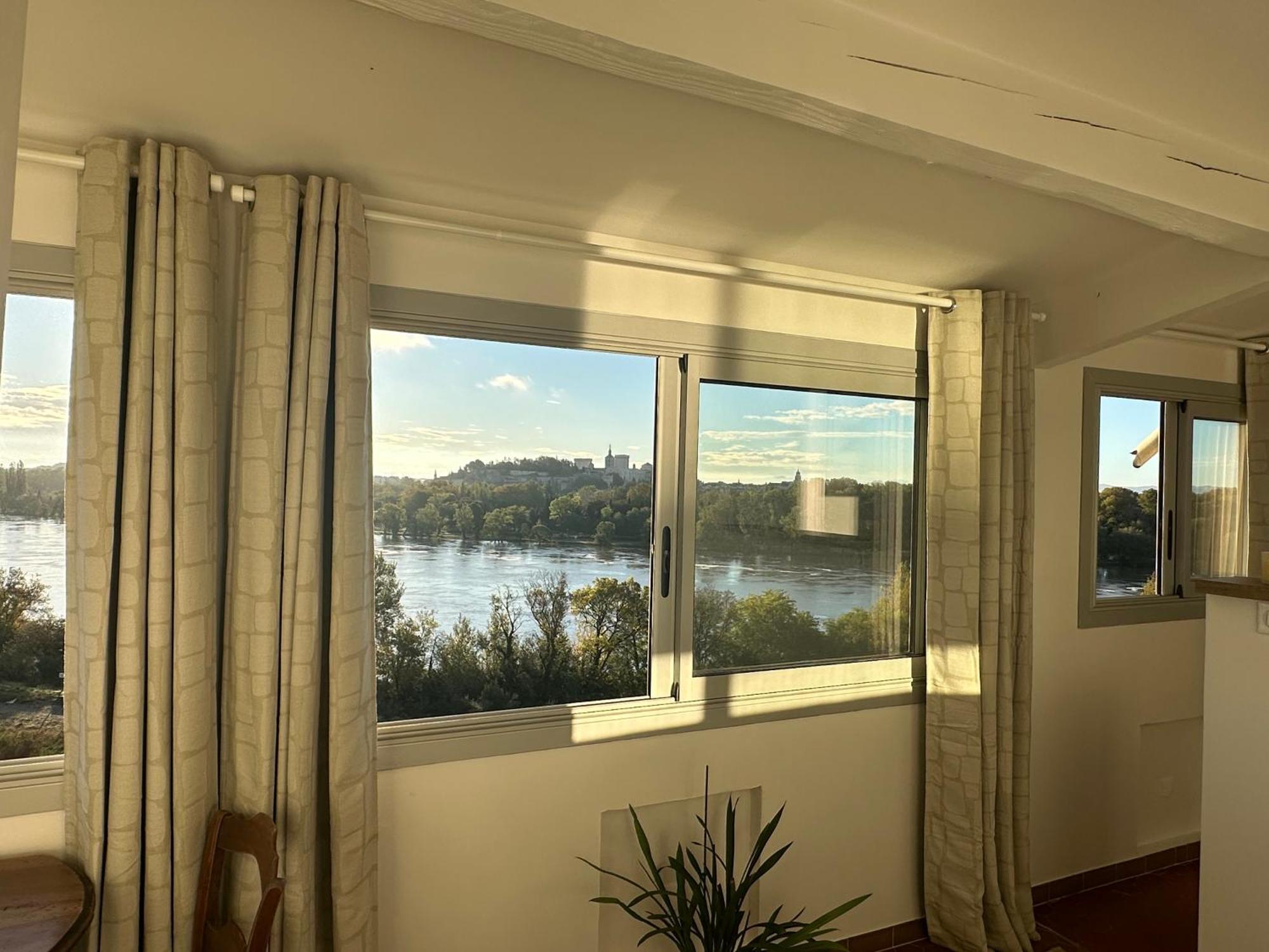 Charmante Petite Maison Avec Vue Panoramique, En Centre Historique, Proche D'Avignon, Ancienne, Renovee, Climatisee, Terrasse, Parking Public Gratuit Villeneuve-lès-Avignon Extérieur photo