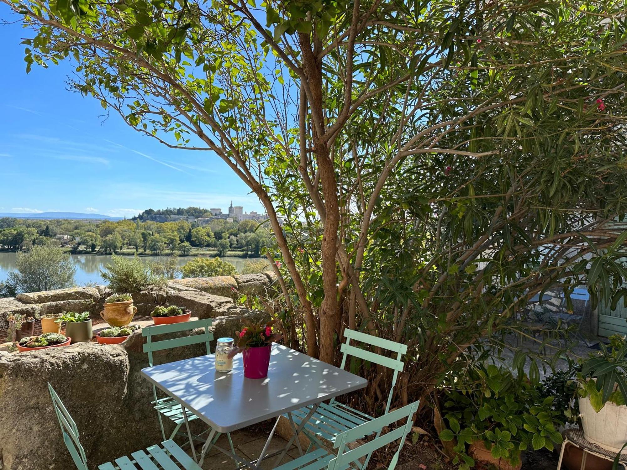 Charmante Petite Maison Avec Vue Panoramique, En Centre Historique, Proche D'Avignon, Ancienne, Renovee, Climatisee, Terrasse, Parking Public Gratuit Villeneuve-lès-Avignon Extérieur photo