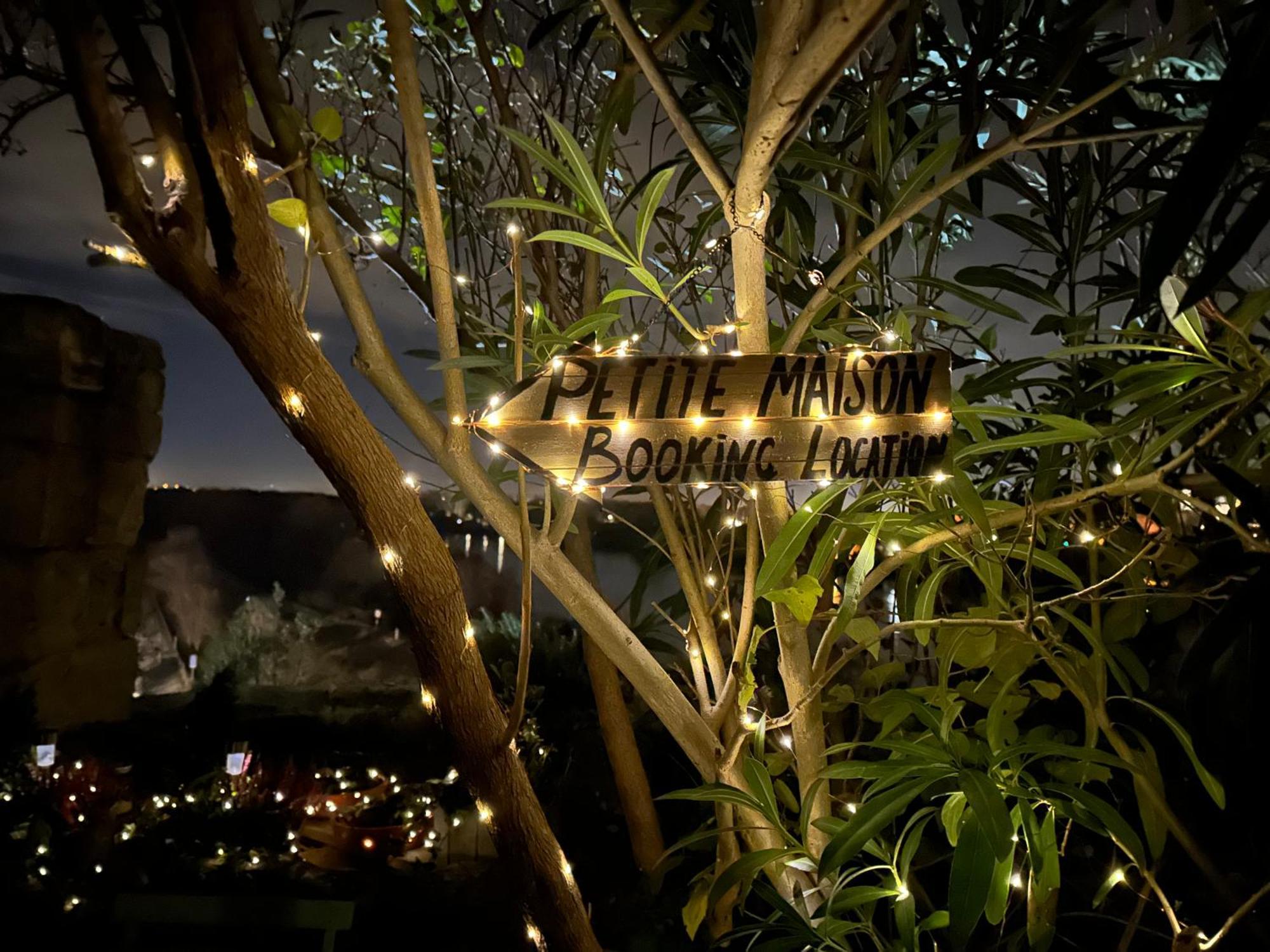Charmante Petite Maison Avec Vue Panoramique, En Centre Historique, Proche D'Avignon, Ancienne, Renovee, Climatisee, Terrasse, Parking Public Gratuit Villeneuve-lès-Avignon Extérieur photo